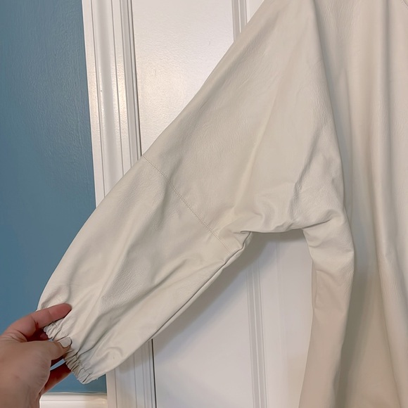 Zara Ivory Faux Leather 3/4 Sleeve jacket,w/open front and large pockets, size M - Picture 6 of 8